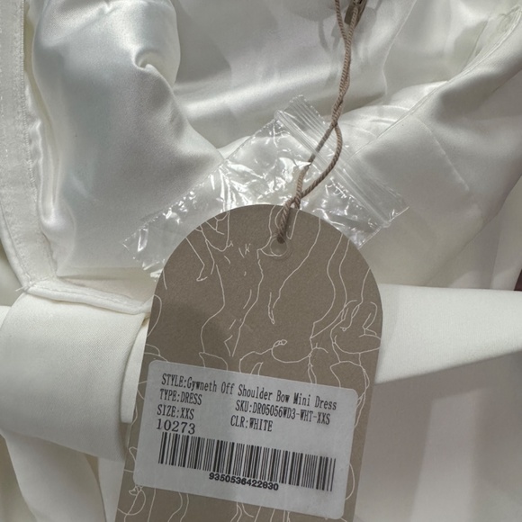 GWYNETH Off Shoulder Bow Mini Dress - White - Picture 10 of 10